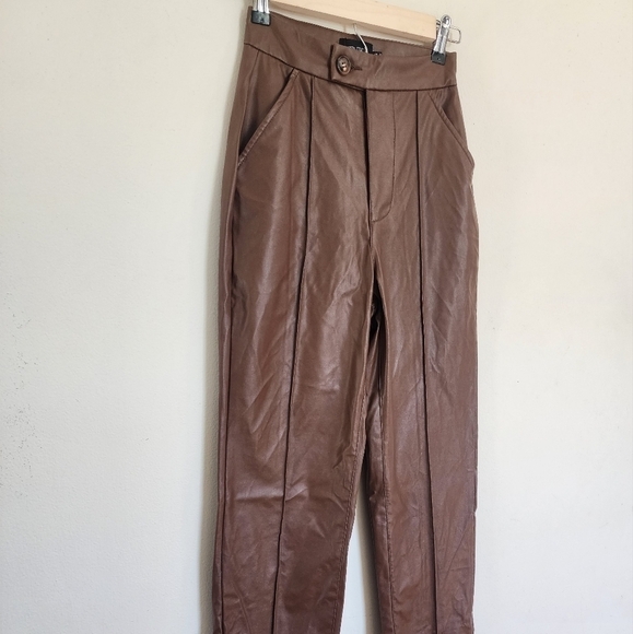 PRETTYLITTLETHING Chocolate Faux Leather Pintuck Detail Straight Leg Pants sz 00 - Picture 3 of 9